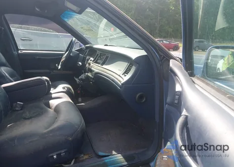 1995 Lincoln Town Car Signature/Spinnaker z USA, uszkodzony, nr VIN 1LNLM82W7SY684577